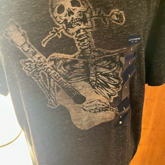 Lucky brand tshirt with tags - Picture 2 of 12